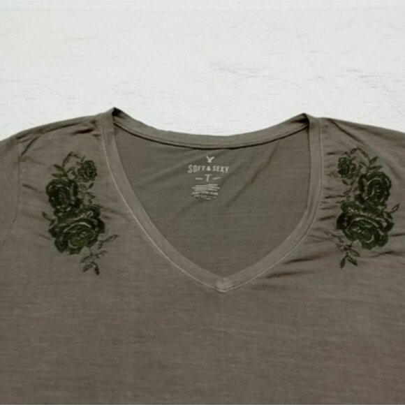 American Eagle Soft & Sexy Olive Green V-Neck Top XXL With Floral Embroidery - Picture 6 of 9